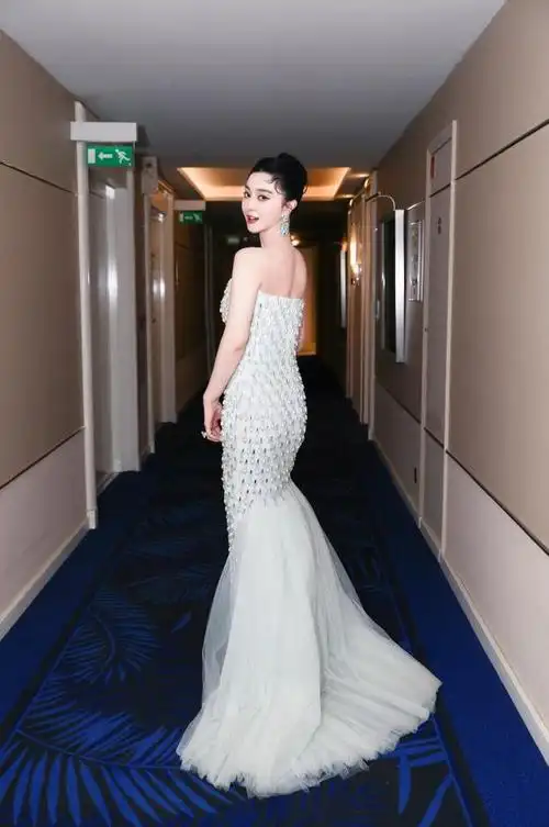 范冰冰在戛纳有多猛不分昼夜连换16套精修美上天生图像李晨