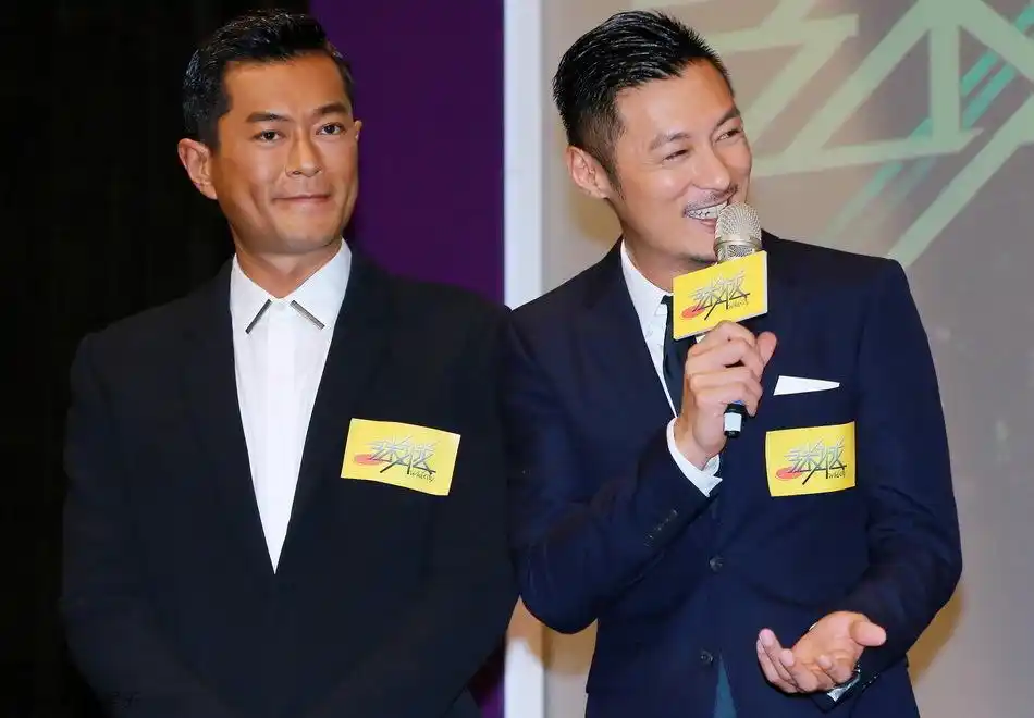 组图:林岭东回归入《谜城》 余文乐佟丽娅比黑_高清图集_新浪网