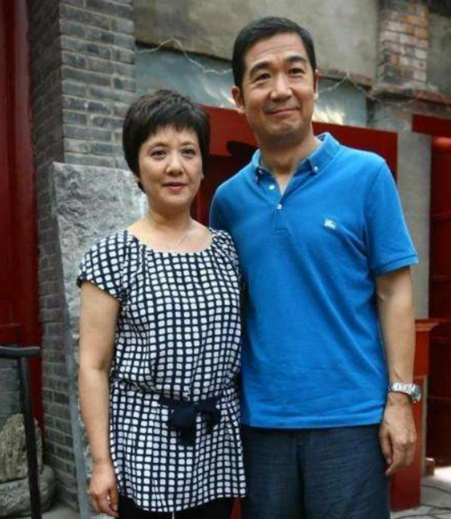 儿子张默是她一生的痛之后,为了娶邓婕,张国立选择了与罗秀春离婚