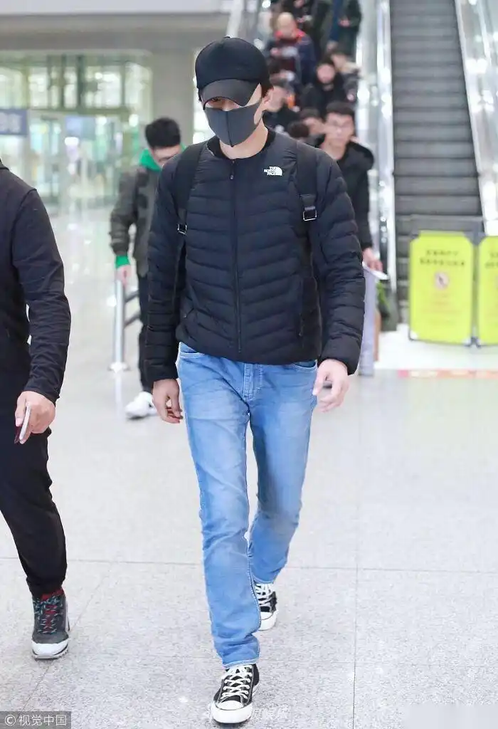 2018年3月4日,北京,邓超现身机场.