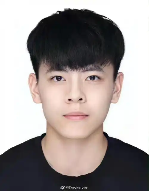 杨舒予高清证件照出来了