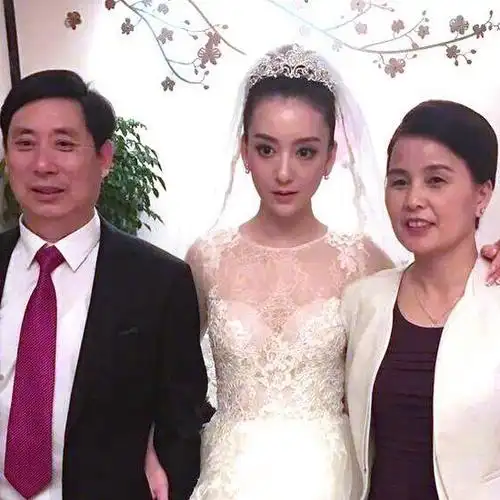 郭富城方媛终于大婚但新娘子发际线太高好尴尬