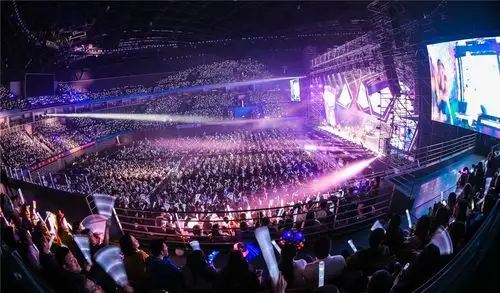 组图:张韶涵巡回演唱会深圳落幕 现场观众齐送生日祝福