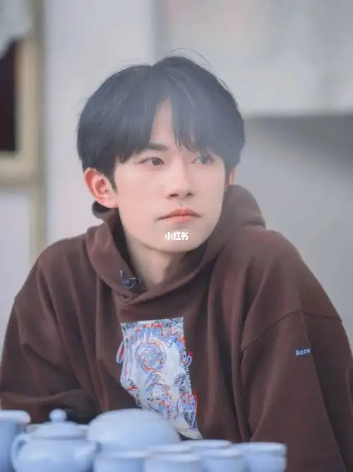 来一波我玺子哥的绝美照吧_易烊千玺_易烊千玺_娱乐