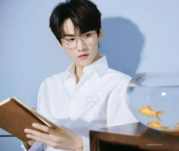 周柯宇· 9892981564°0502