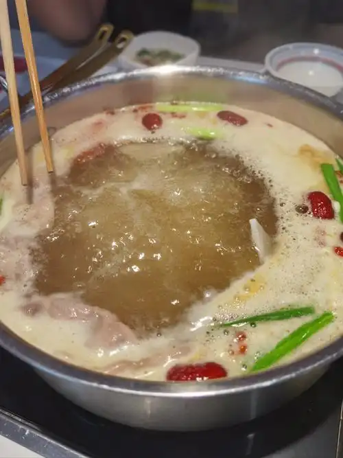 今年流行的清汤牛肉火锅