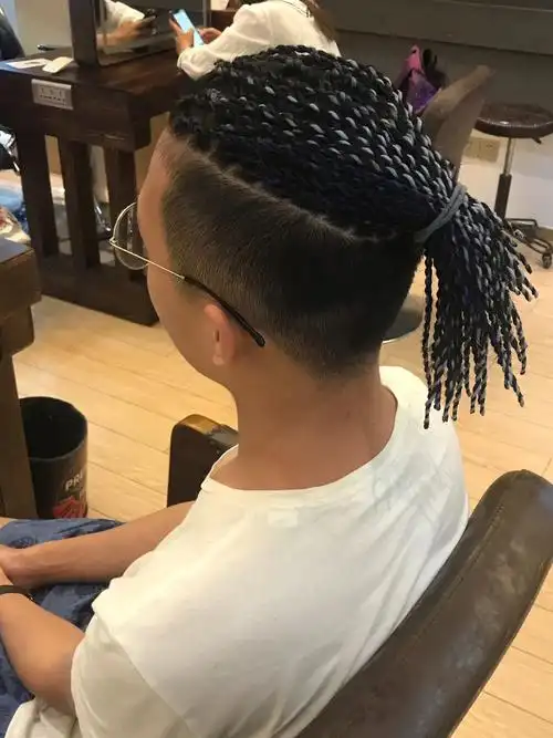 脏辫好接受的多扭驳辫不是那么粗的辫,细细的让人看起来跟舒服,编得