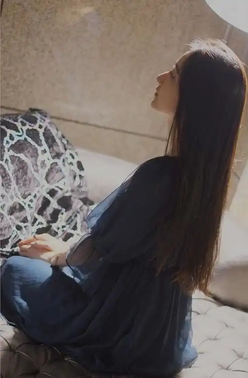 发型长发及腰直发待你长发及腰如此