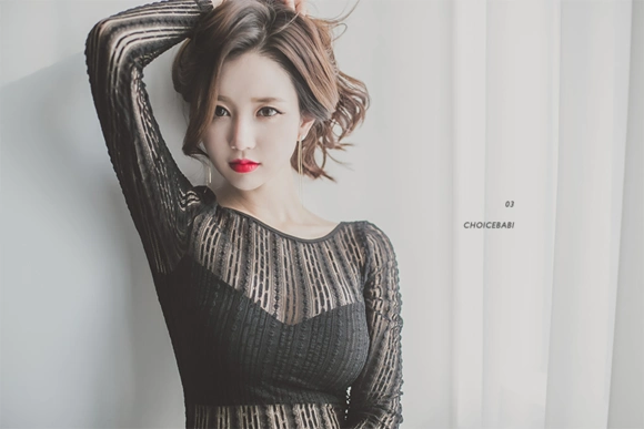 职业女性李妍静蕾丝透视黑礼裙高清美女图片