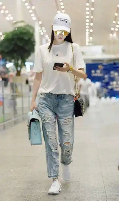 王丽坤仗着颜值乱穿衣167的身高秒变150裤子披肩好辣眼