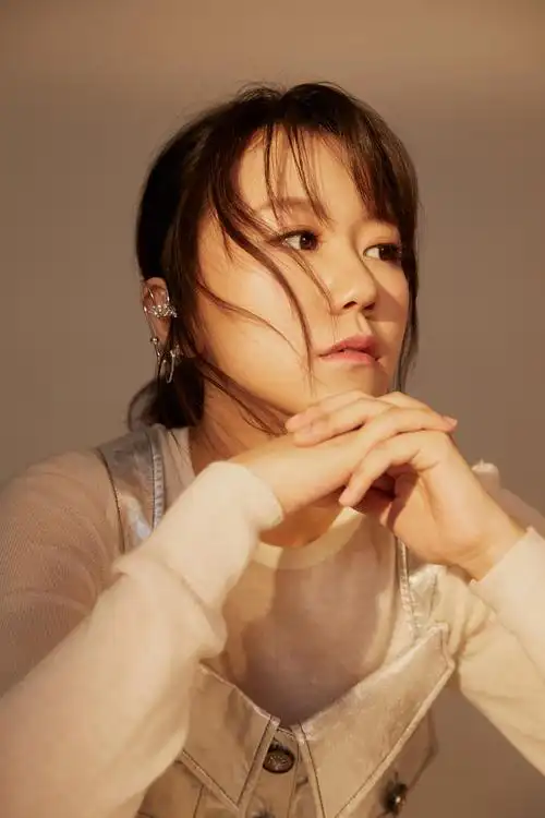 谢春花新单桥下正式上线秉无畏之愿品味人生百态