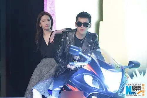 《致青春2》定档 吴亦凡刘亦菲甜蜜搭档组cp