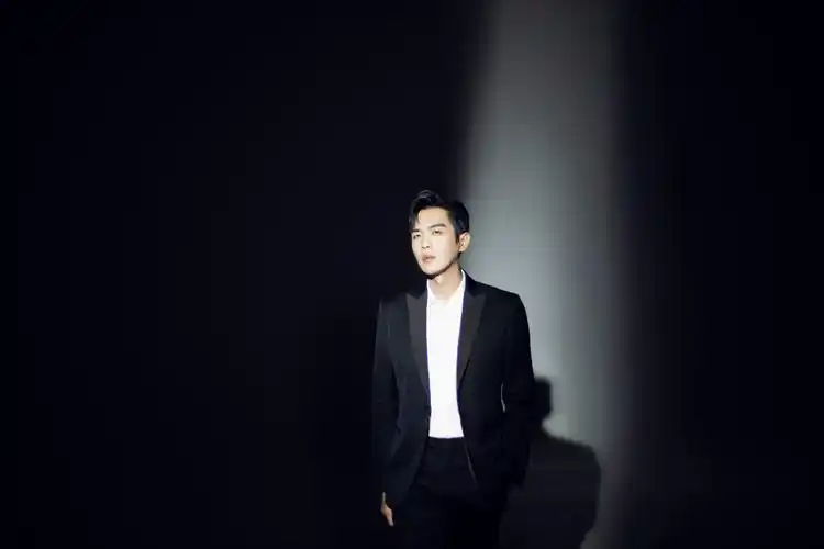 张若昀 > 张若昀黑色西装酷帅写真图片(6/8)张若昀相关图片 推荐壁纸