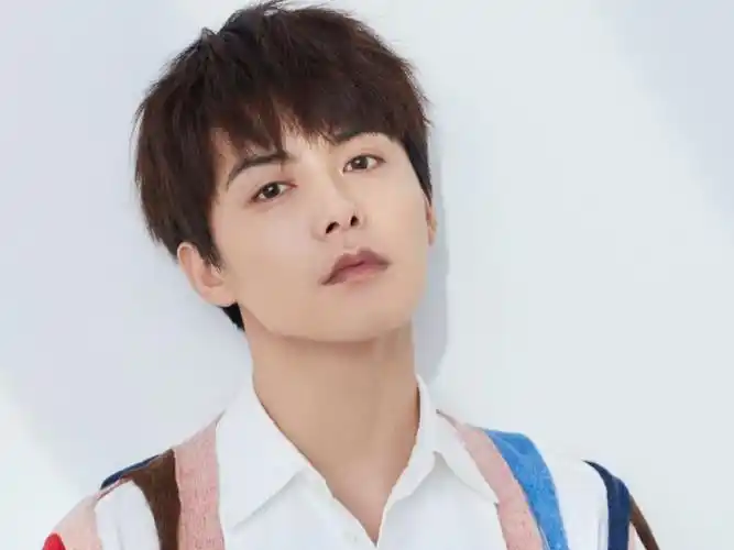 马天宇辣评《歌手》,晒凡希亚照片内涵,网友:不准备在内娱混了