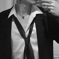 半身成熟男生头像