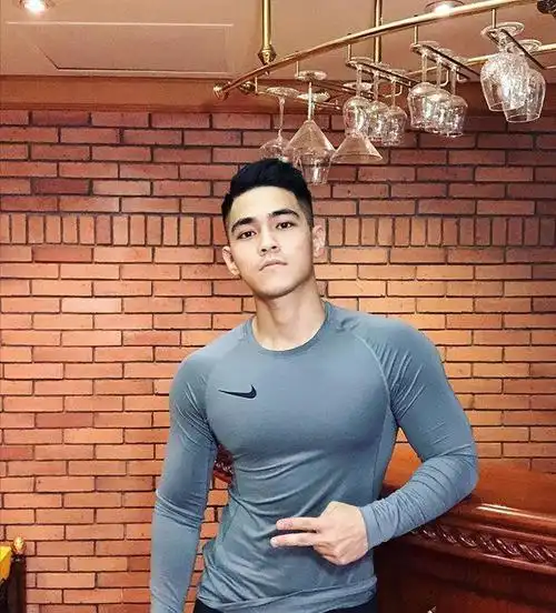 筋肉身材的健身教练火了,网友:这精壮的身材太羡慕了|啤酒肚|马甲线