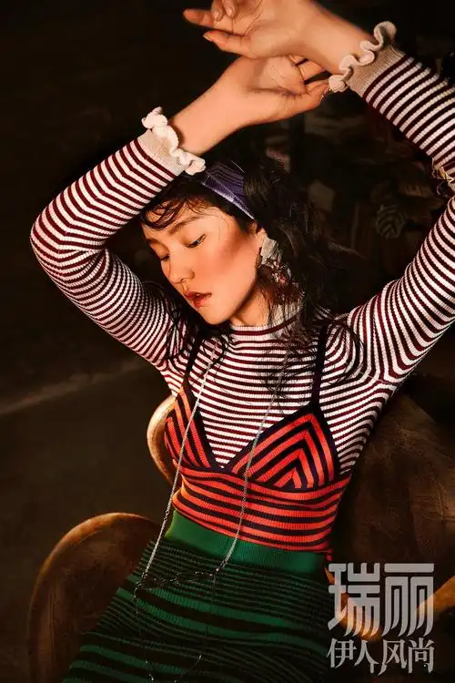 新面孔王一出镜《瑞丽伊人风尚》四月刊时尚大片_模闻星事_资讯_模特