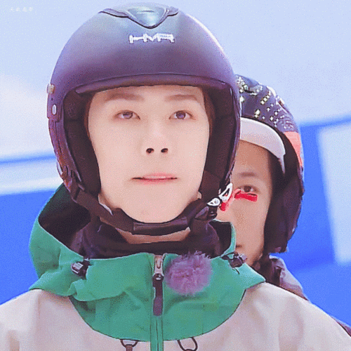 王一博酷盖的动图