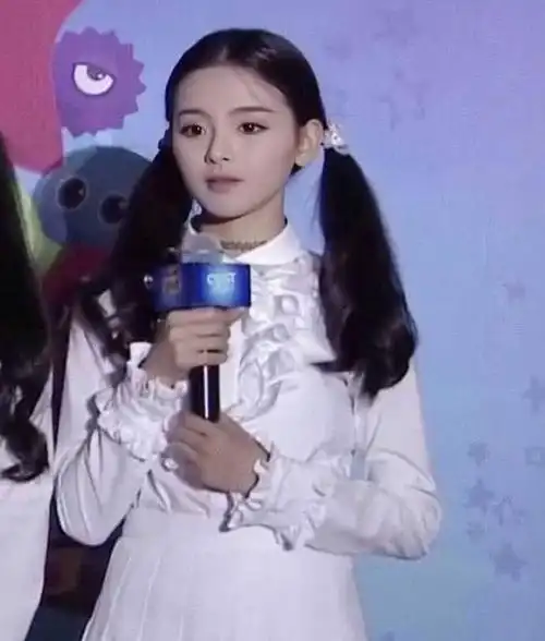 杨超越"女团旧照"曝光!看到当时的身材后,网友:怪不得你能火