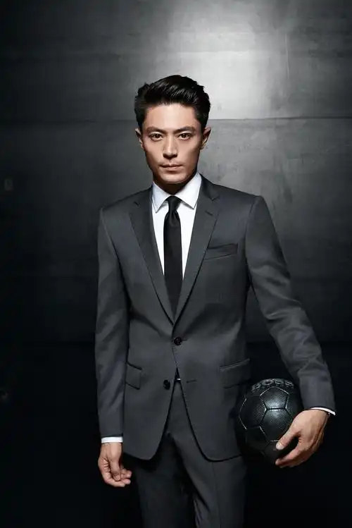 [霍建华][新闻]160614 霍建华德国拍大片 大秀球技助阵欧洲杯