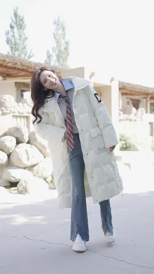 明星同款##明星穿搭##太平鸟羽绒服##太平鸟冬季大秀