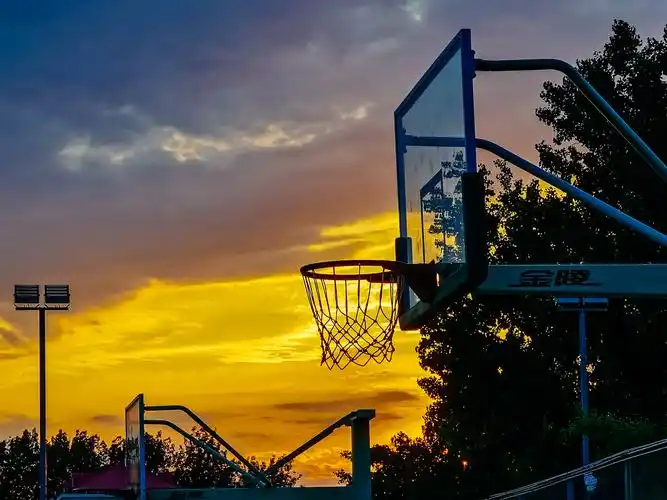 北航篮球场傍晚
