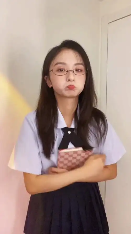 哈喽,眼镜学生妹请查收