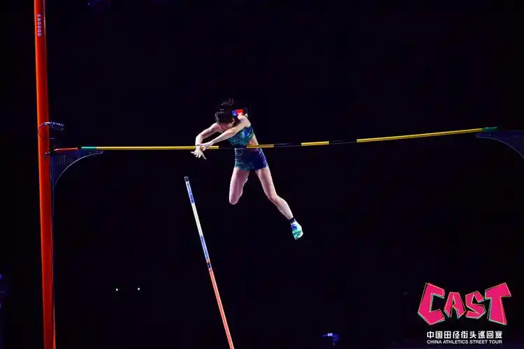 我校运动员牛春格夺得撑竿跳高巡回赛冠军并创赛会新纪录-西安体育学