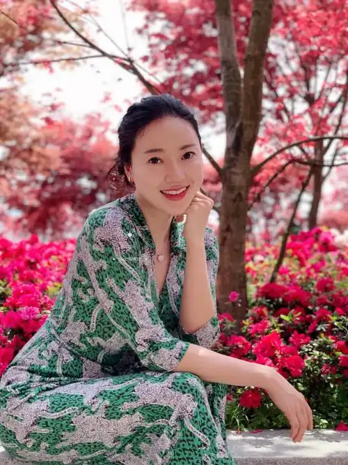 瑜伽女神蒋娉婷穿搭简约绽放欧美式的开放与自信