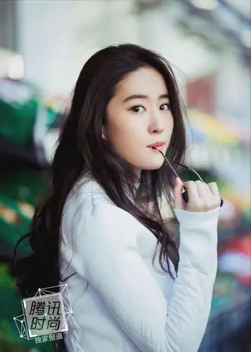 2017巴黎时装周三月街拍:刘亦菲(是仙女本人没错( ))