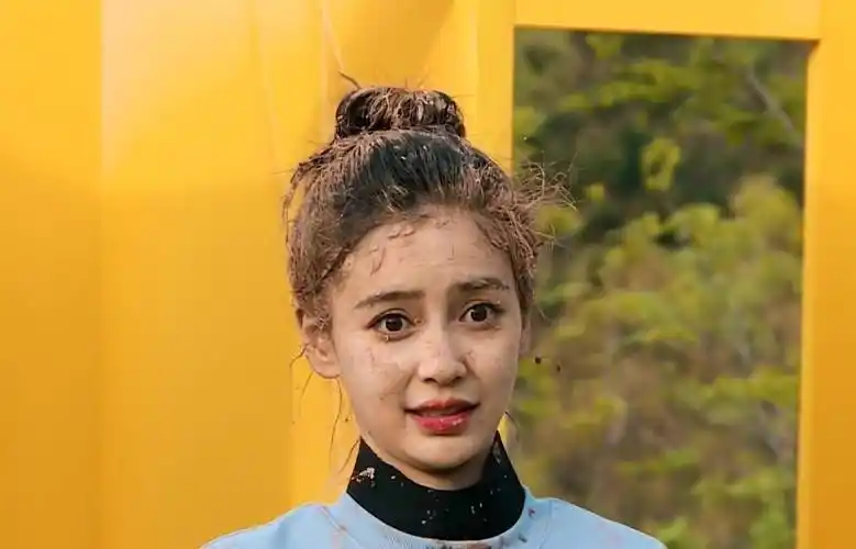 跑男9:杨颖掉泥潭后,谁发现宋雨琦的小动作?