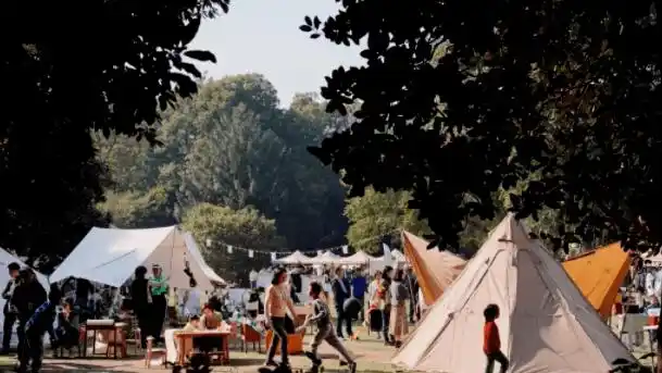 手绘帐篷/择一空地,支起帐篷放下琐事,拿起