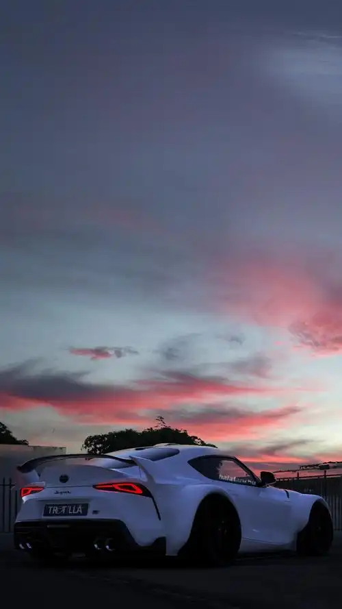 请问各位是否有一些汽车壁纸