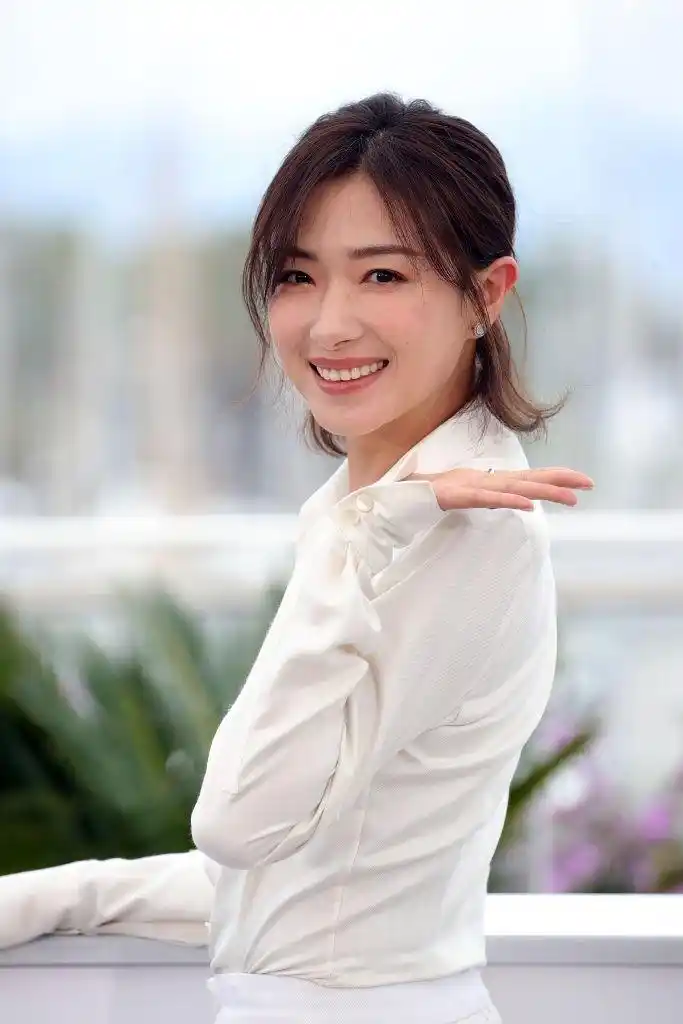 戛纳电影节 万茜戛纳电影节 万茜南方车站的聚会  当地时间5月19日