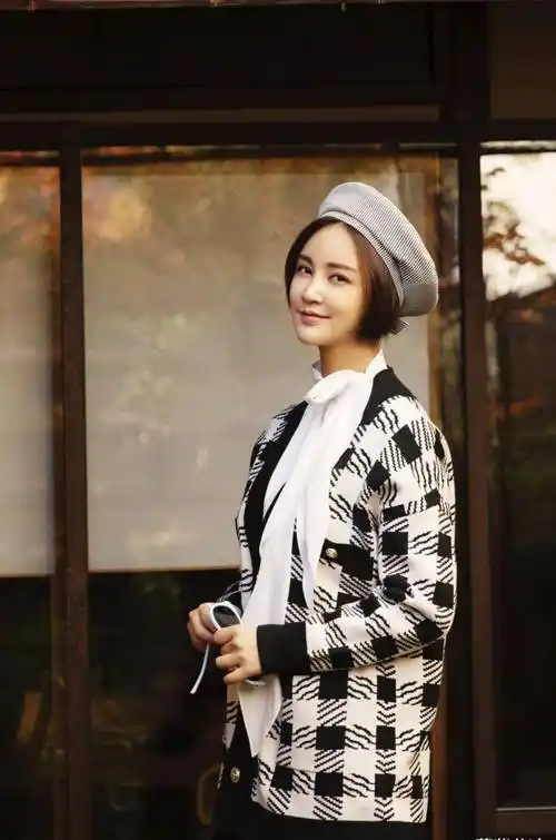 原创张歆艺大秀事业线高腰时尚露美腿时尚更添时尚袁弘真有福气