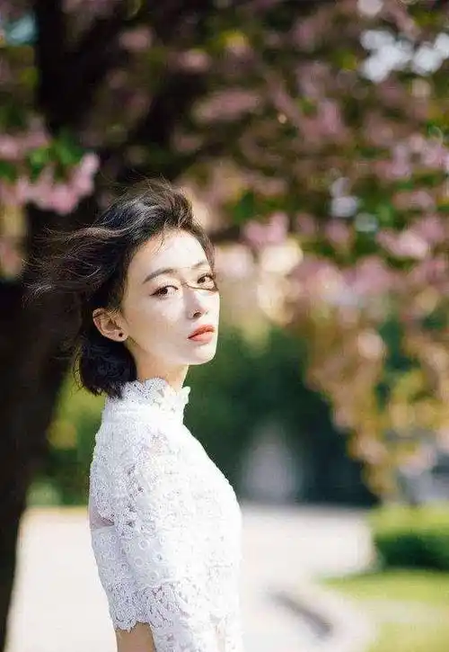 原创新晋女星吴谨言感情路坎坷交了多个男友皆是渣男还曾被家暴