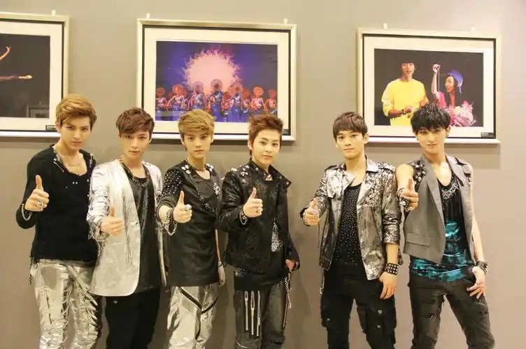 exo m队所有队员照片及m队员姓名?急急急急急死我了!