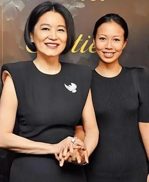 林青霞近照曝光虽满脸都写着美人迟暮但由内而外的优雅从未变