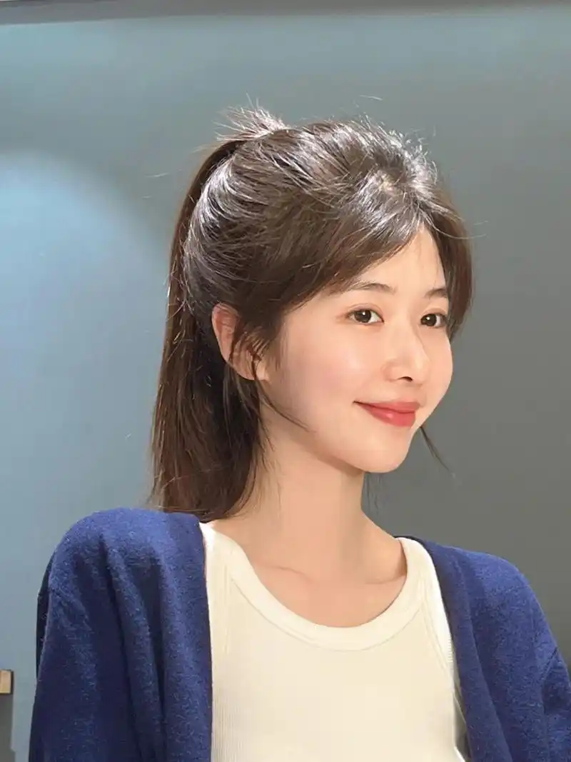 今日高马尾满分～ 扎高马尾一定要留点胎毛刘海,少女感瞬间提升