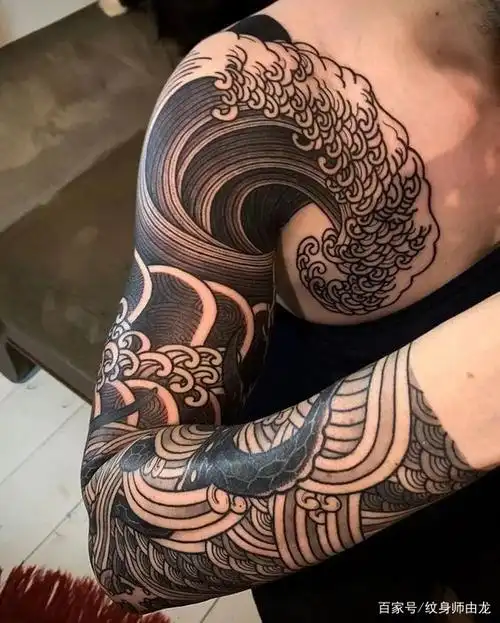 浪臂——花臂水花浪花纹身