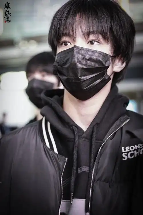 回味 19年很狼的一次机场    @时代少年团-刘耀文  #青年演员刘耀文