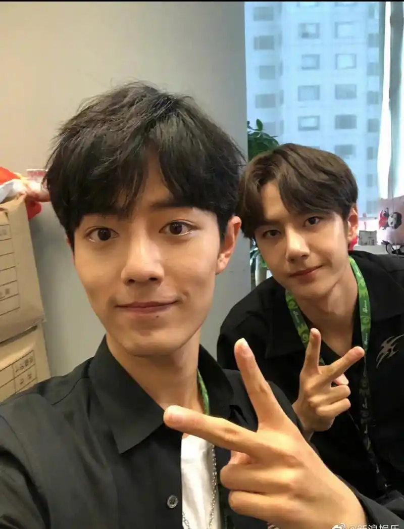 博君一肖# #王一博# #肖战# 看点真图,都是真的不能再真的真同框真