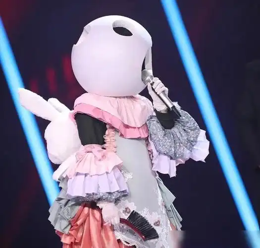 当然,《千与千寻》国内版主题曲的周深翻唱版,大家也绝对不容错过,跟