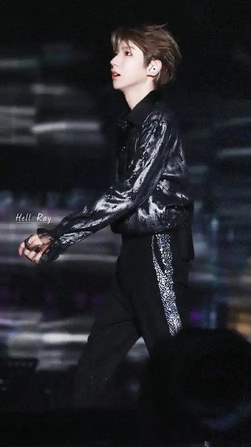 与王源十年璀璨共往