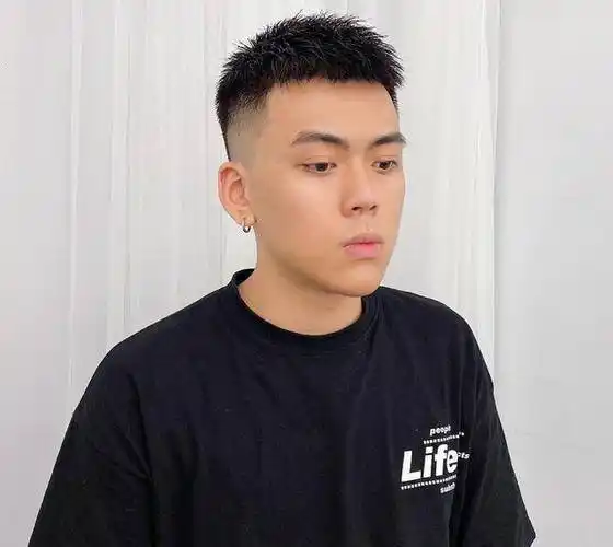 原创夏天男生试试这样剪发型清爽干净不失帅气女生看到表示喜欢