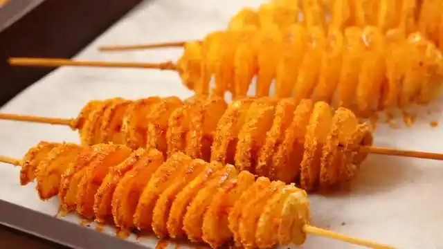 分享 评论 0 这段时间去宁波南塘老街去玩,看到有一种叫做"旋风土豆"