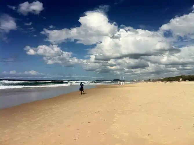 景点,我们住在布罗德海滩美利通酒店,身后的这片沙滩怎么说也得去看看