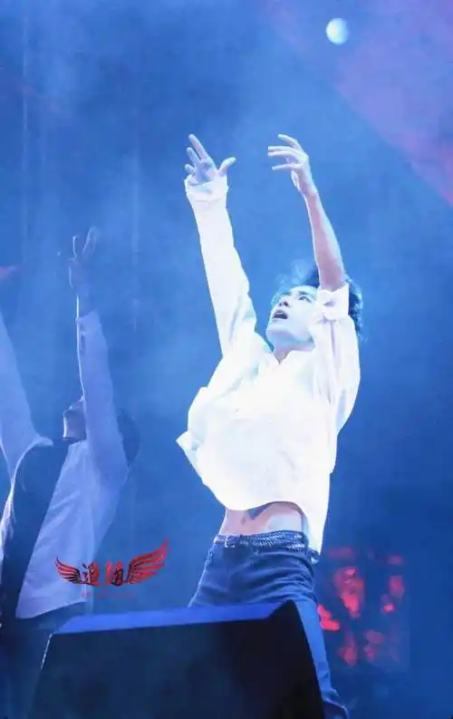 易烊千玺#腹肌太撩人了