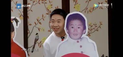 范丞丞周深和童年照一模一样贾玲曾很美鞠婧祎再添整容疑云