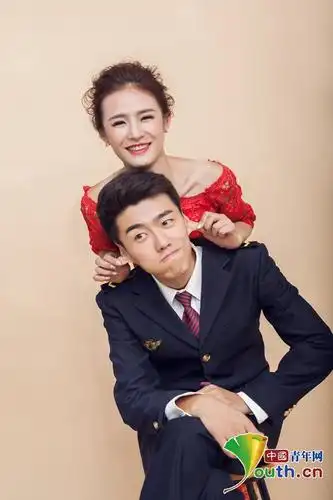 【网络媒体走转改】爱家更爱岗 高铁90后夫妻的站台约会